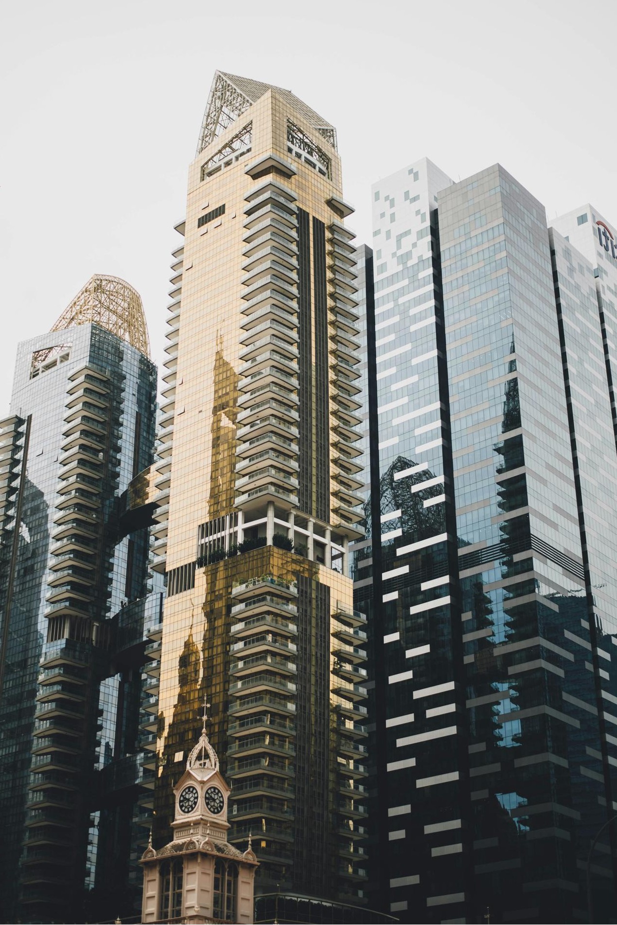 Equipo legal y cumplimiento